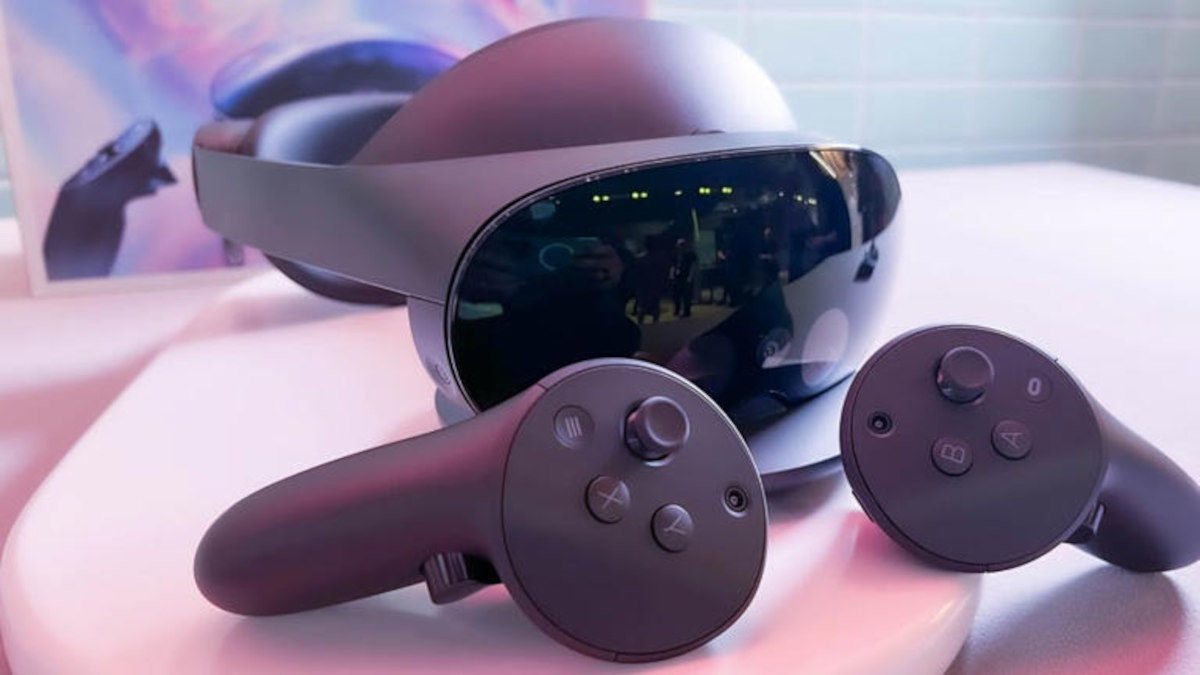 Meta Queste Pro VR headset